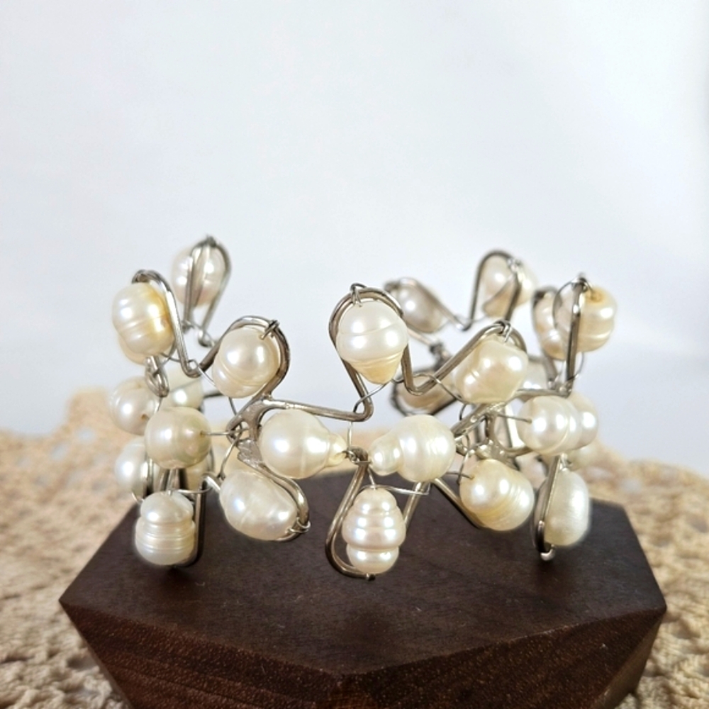 Six Daisy Flower Freshwater Pearl Lulu Cuff Bracelet Floral Silver Tone
